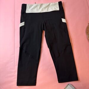 Lululemon crop mid rise Black and White Leggings